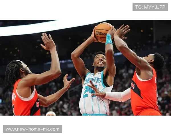 劳里快攻中接球补篮，猛龙拿下顽强胜利